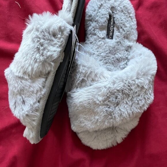 Banana Republic Factory Faux Fur Crossover Slipper Women's M - NWT - Picture 3 of 4